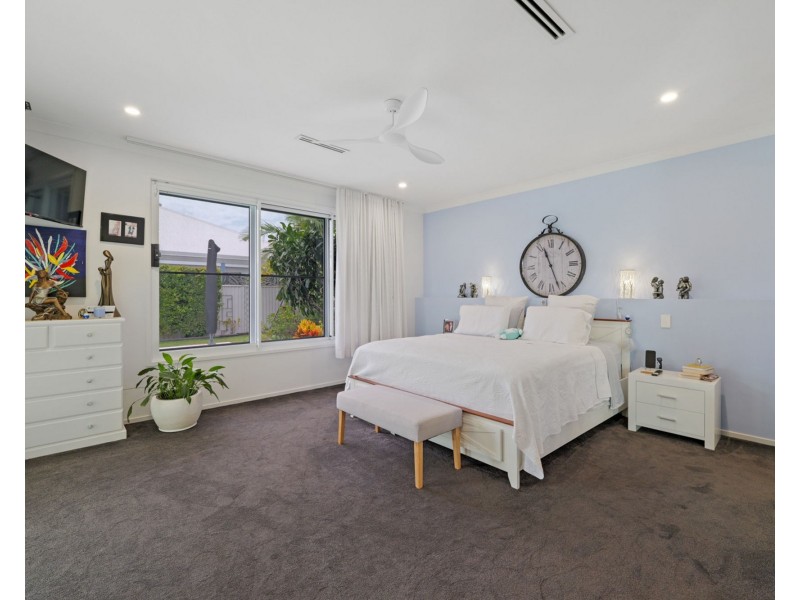 4 Whimbrel Court, Pelican Waters QLD 4551