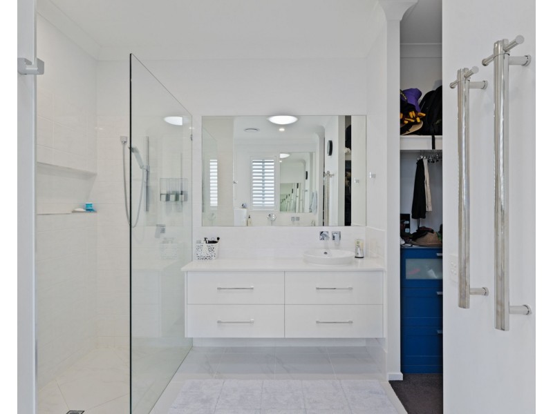 4 Whimbrel Court, Pelican Waters QLD 4551