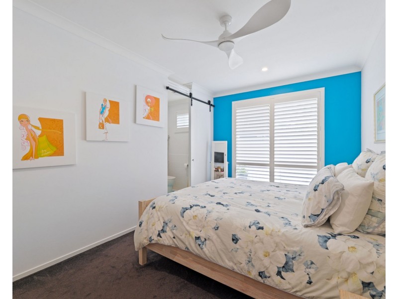 4 Whimbrel Court, Pelican Waters QLD 4551