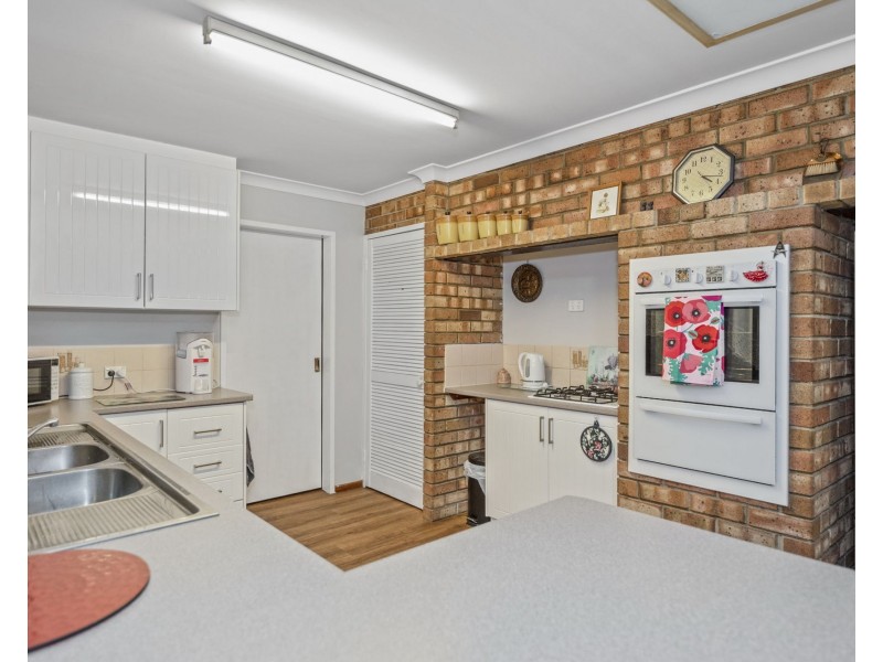 10 Fordred Place, Parmelia WA 6167