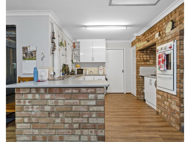 10 Fordred Place, Parmelia WA 6167