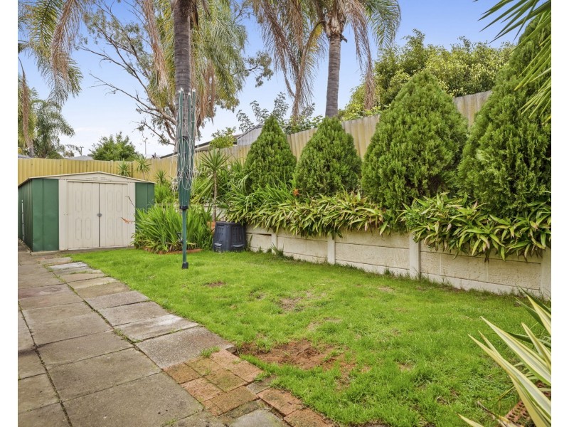 10 Fordred Place, Parmelia WA 6167