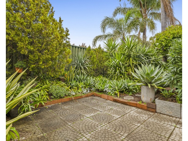10 Fordred Place, Parmelia WA 6167