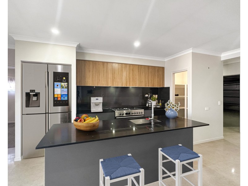 52 Vassallo Drive, Rosewood QLD 4340