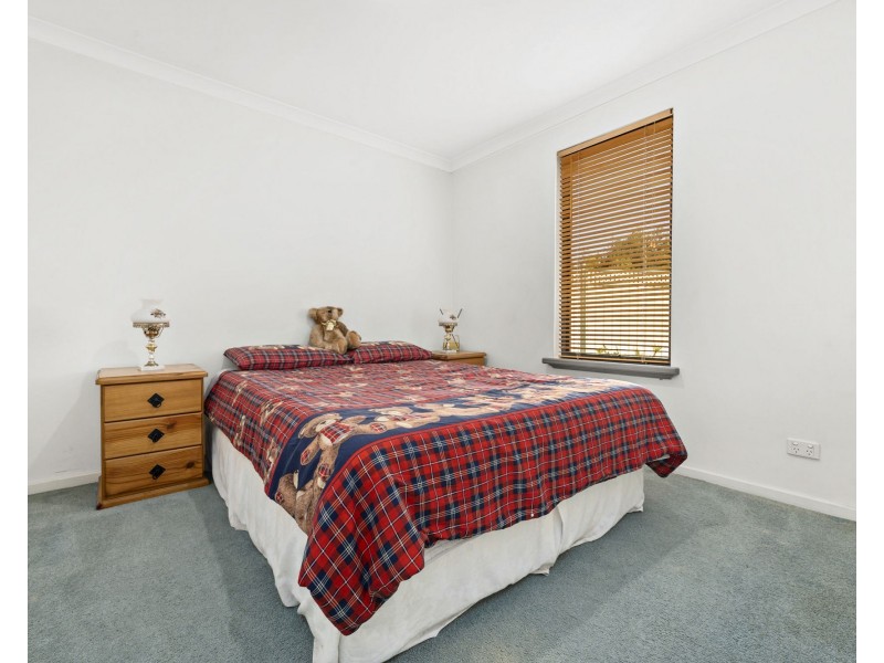 4 Heyerdahl Way, Dudley Park WA 6210