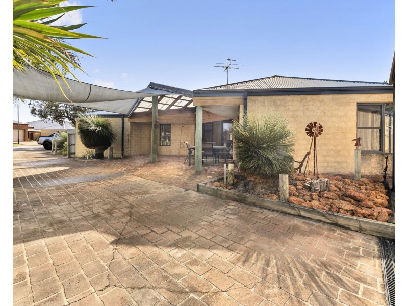 4 Heyerdahl Way, Dudley Park WA 6210