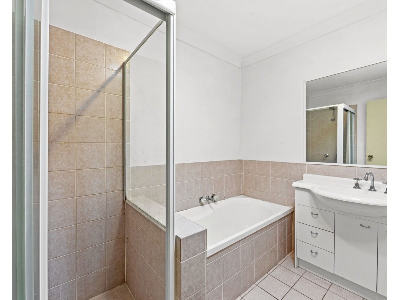 29/1 Hervey Street, Pacific Pines QLD 4211