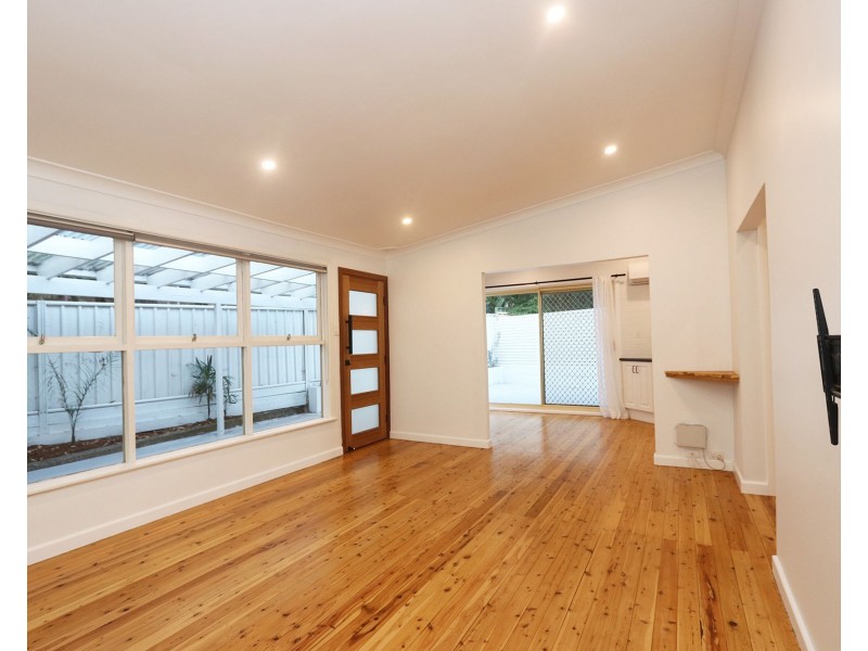 5 Jubilee parade, Berkeley Vale NSW 2261