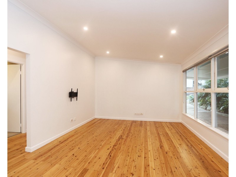 5 Jubilee parade, Berkeley Vale NSW 2261