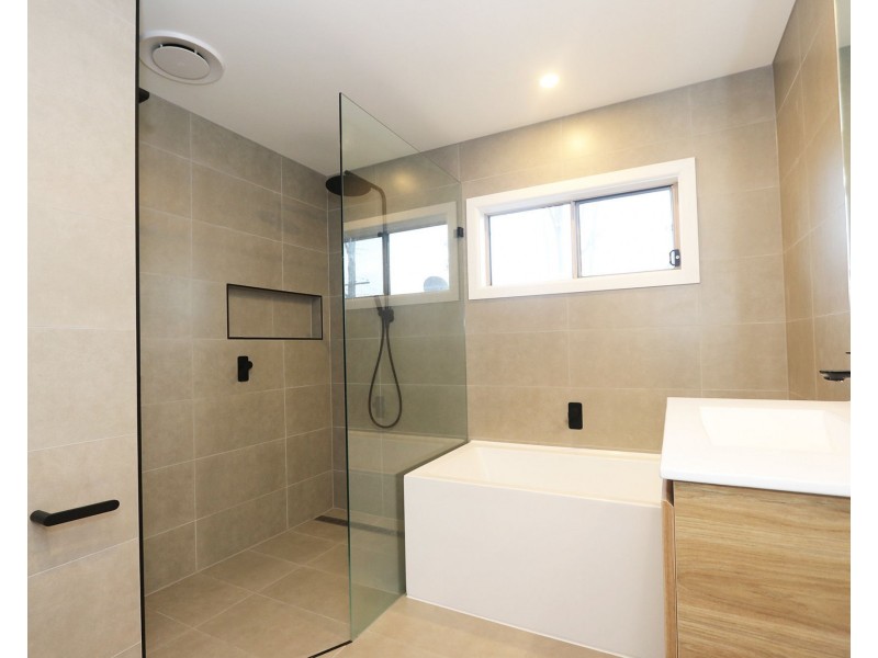 5 Jubilee parade, Berkeley Vale NSW 2261