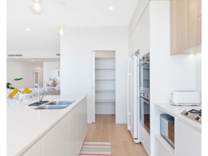 90 Maraboo Loop, North Coogee WA 6163