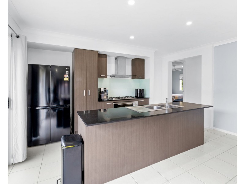 101 Wunburra Circuit, Pacific Pines QLD 4211