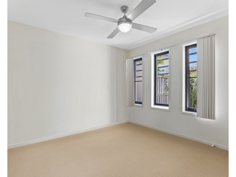 2/8 Stephanie Close, Mudjimba QLD 4564