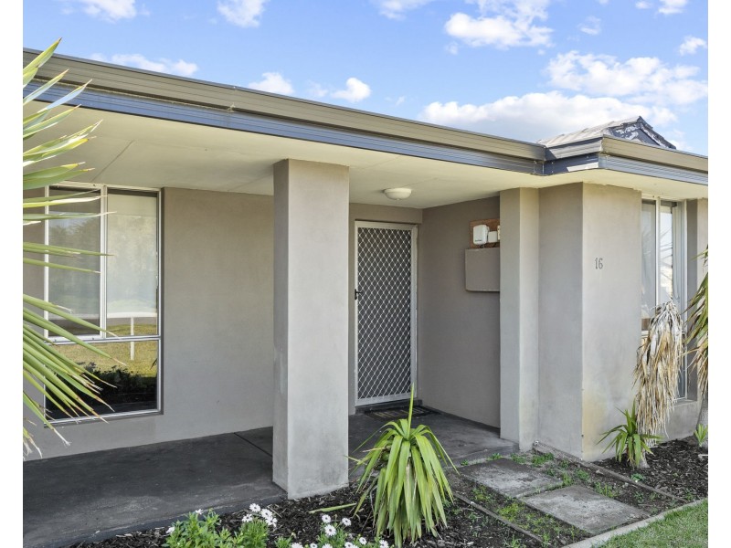 16 Joseph Road, Safety Bay WA 6169