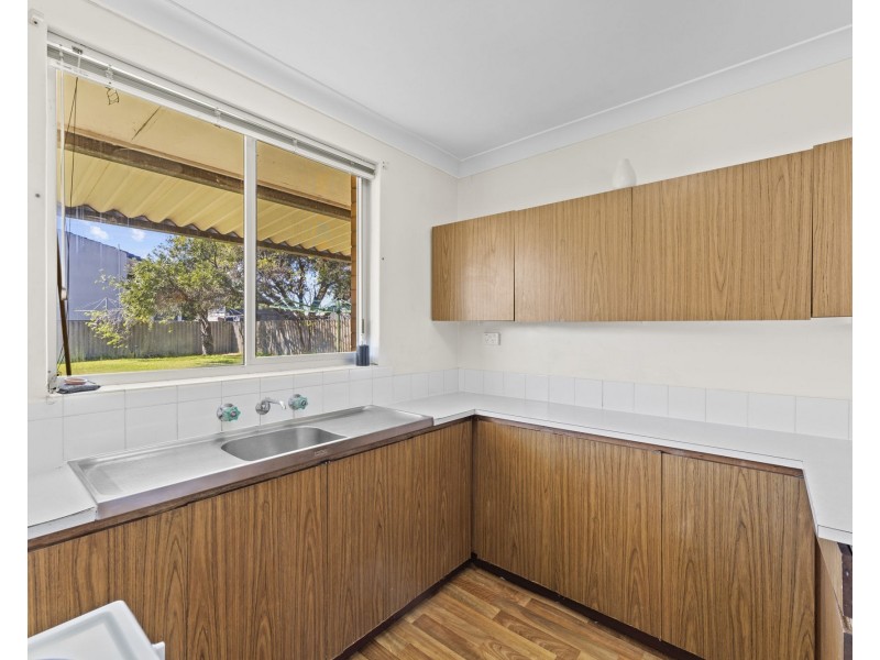 16 Joseph Road, Safety Bay WA 6169