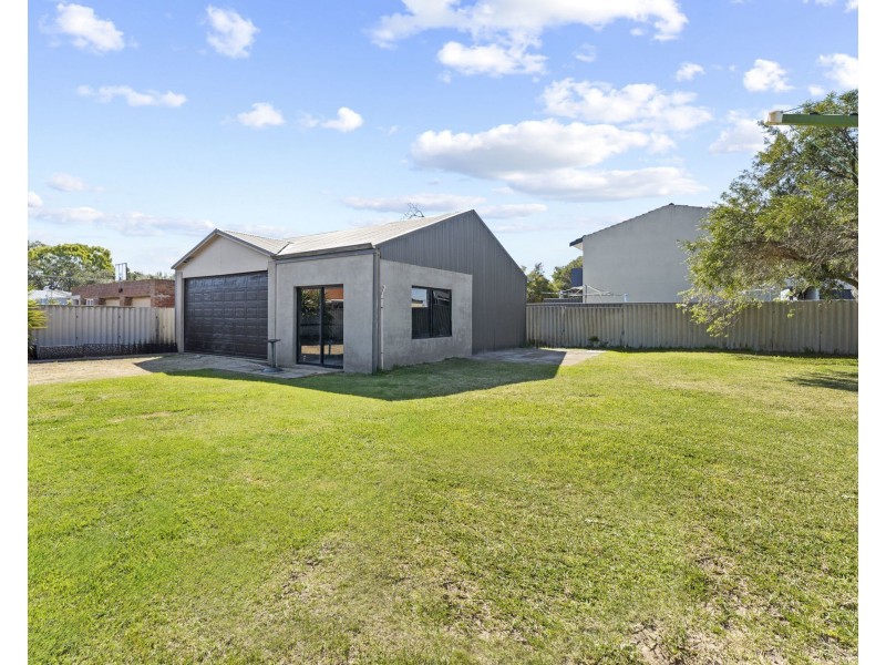 16 Joseph Road, Safety Bay WA 6169