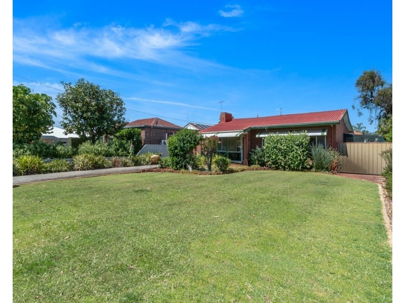 17 Sproxton Way, Embleton WA 6062