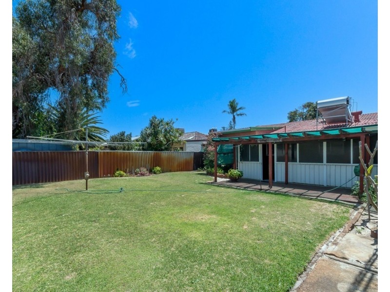 17 Sproxton Way, Embleton WA 6062
