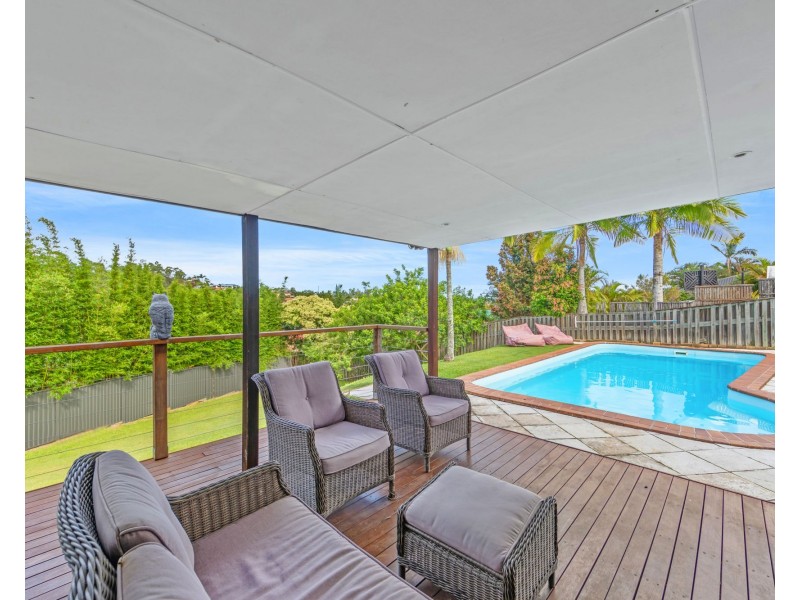 5 Flint Court, Pacific Pines QLD 4211