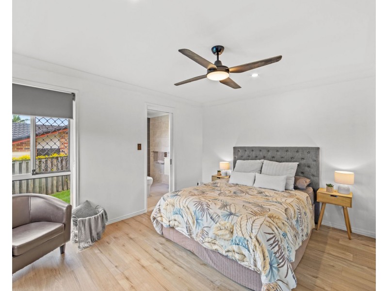 5 Flint Court, Pacific Pines QLD 4211