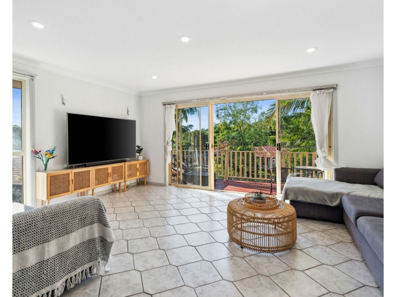 3 Avon Court, Pacific Pines QLD 4211