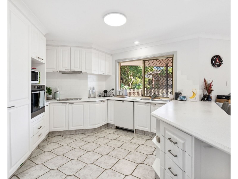 3 Avon Court, Pacific Pines QLD 4211