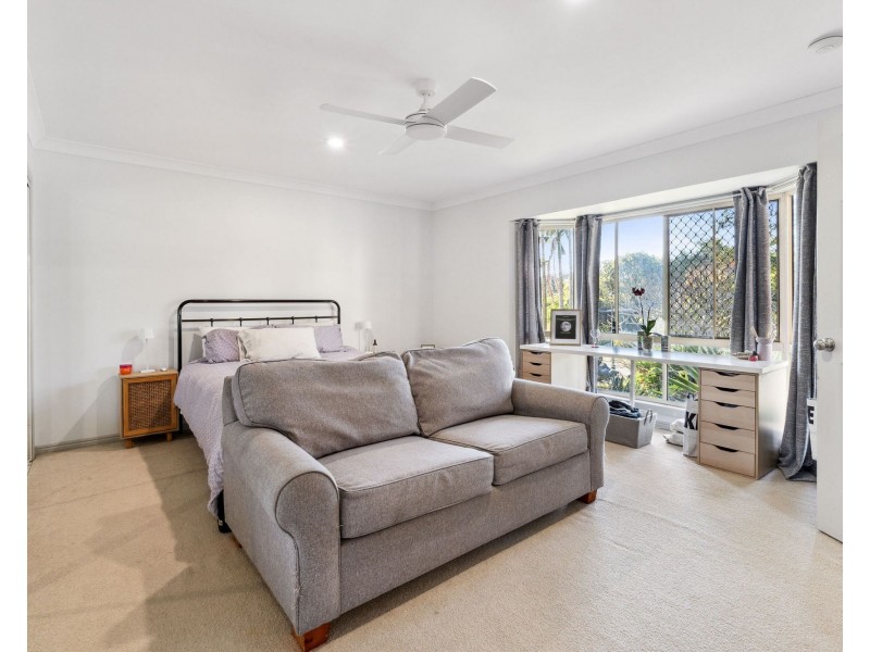 3 Avon Court, Pacific Pines QLD 4211