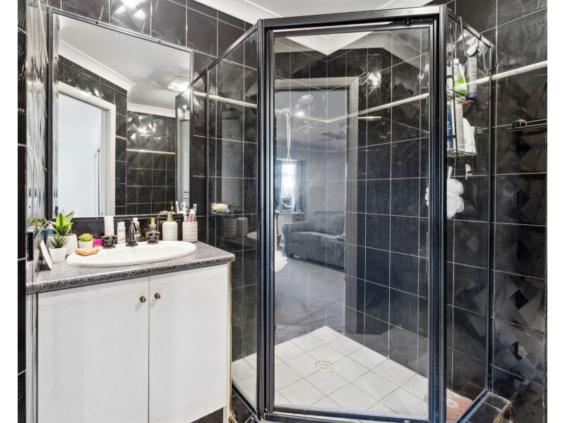 3 Avon Court, Pacific Pines QLD 4211