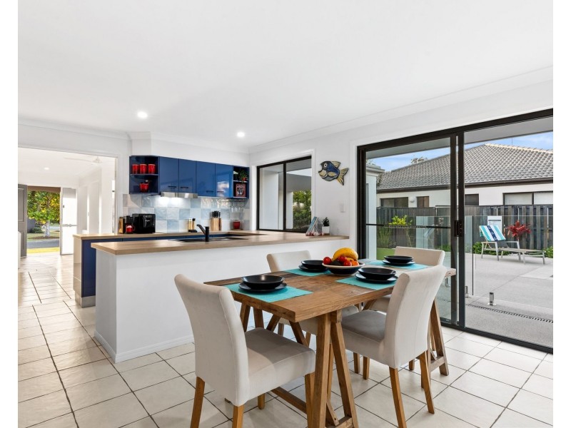 16 Marlin Drive, Noosaville QLD 4566