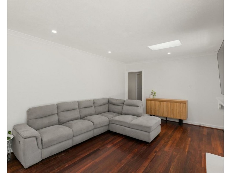 6 Broughton Way, Orelia WA 6167