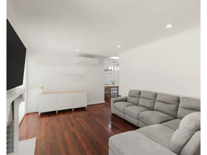 6 Broughton Way, Orelia WA 6167