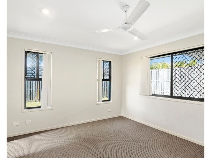 10 Starkey Str, Pacific Pines QLD 4211