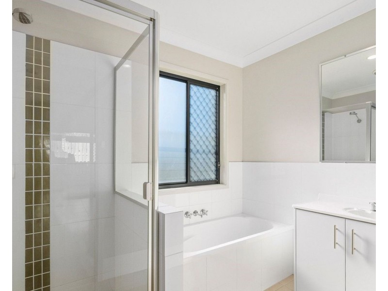 10 Starkey Str, Pacific Pines QLD 4211