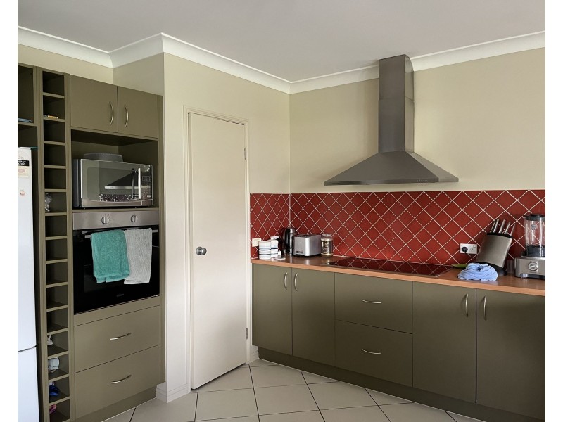 112 Salvado Dr, Pacific Pines QLD 4211