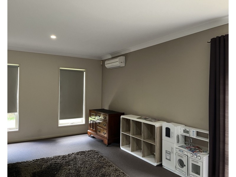 112 Salvado Dr, Pacific Pines QLD 4211