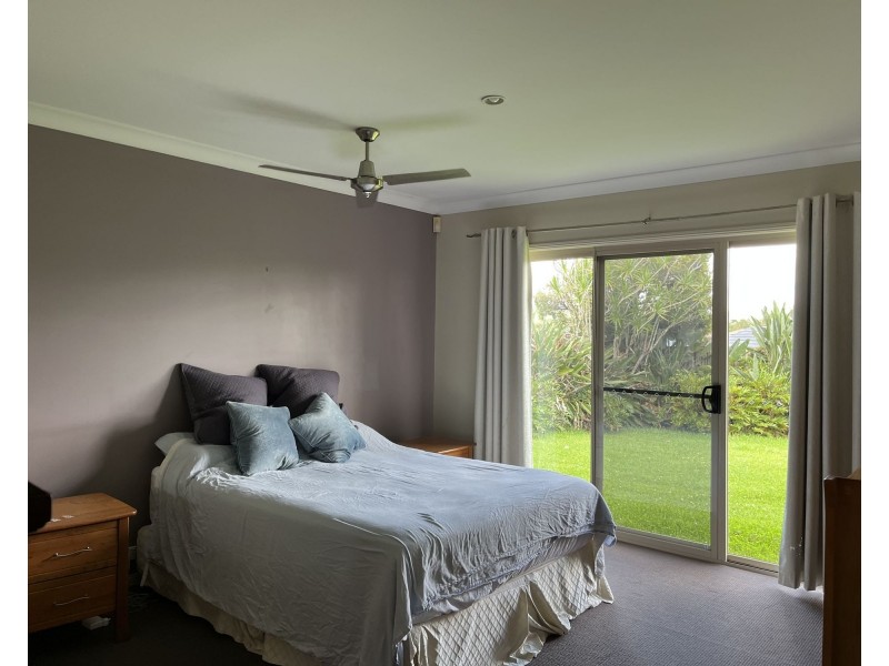 112 Salvado Dr, Pacific Pines QLD 4211