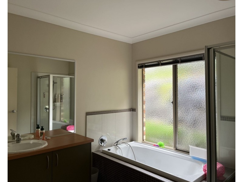 112 Salvado Dr, Pacific Pines QLD 4211