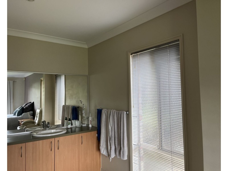 112 Salvado Dr, Pacific Pines QLD 4211