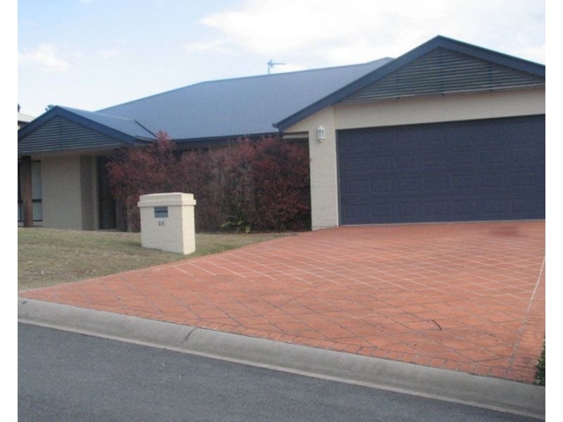 16 Huxley Court, Pacific Pines QLD 4211