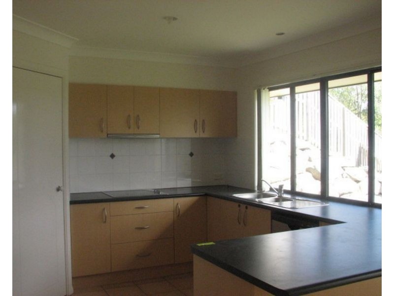 16 Huxley Court, Pacific Pines QLD 4211