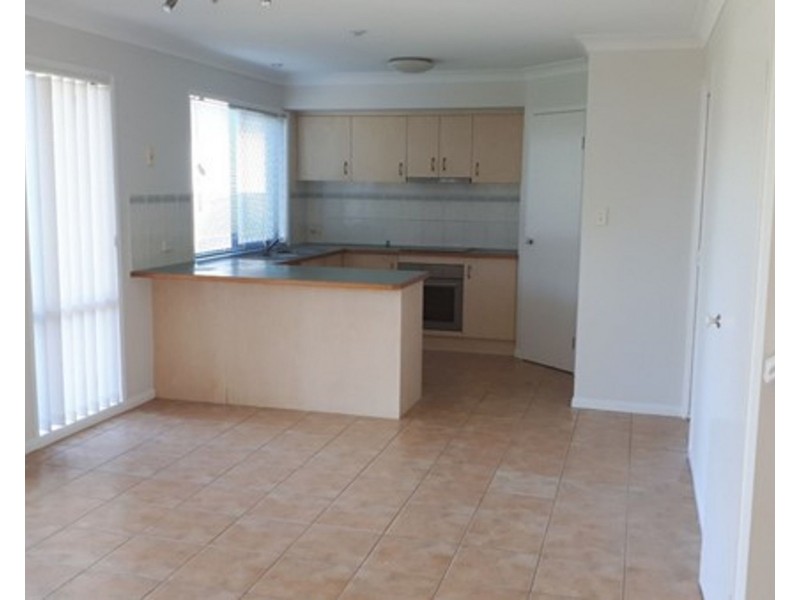 17 Beerwah Str, Pacific Pines QLD 4211