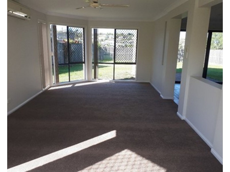 17 Beerwah Str, Pacific Pines QLD 4211
