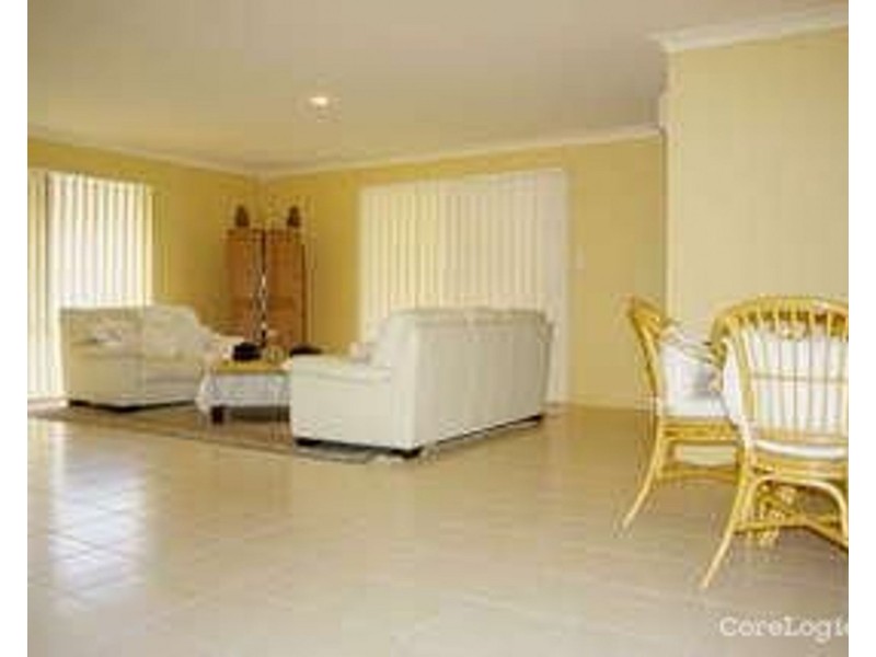 19 Yamba Street, Pacific Pines QLD 4211