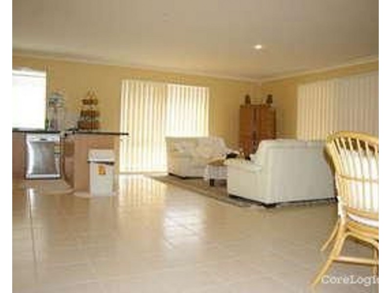 19 Yamba Street, Pacific Pines QLD 4211