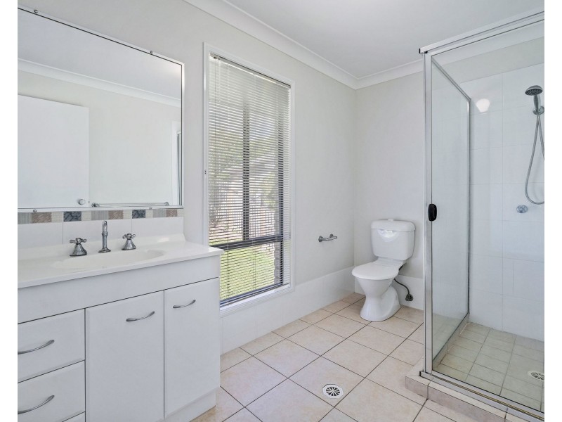 19 Yamba Street, Pacific Pines QLD 4211