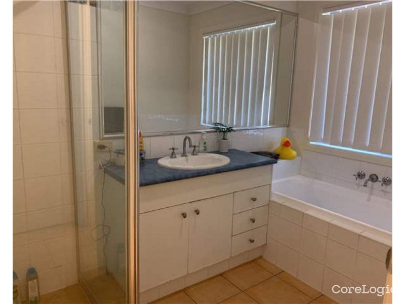 5 Hale Street, Pacific Pines QLD 4211