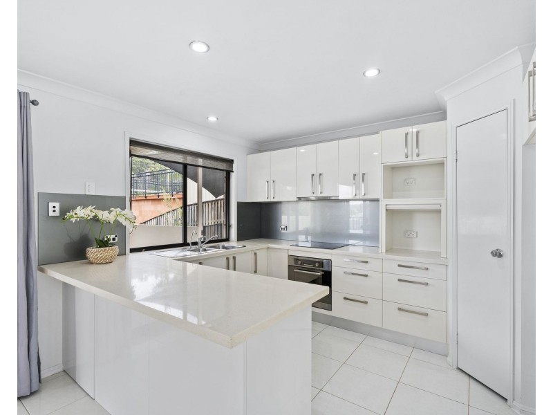 22 Pago Terrace, Pacific Pines QLD 4211