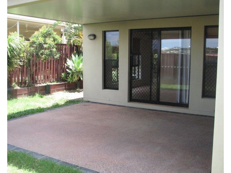 9 Elimbah street, Pacific Pines QLD 4211