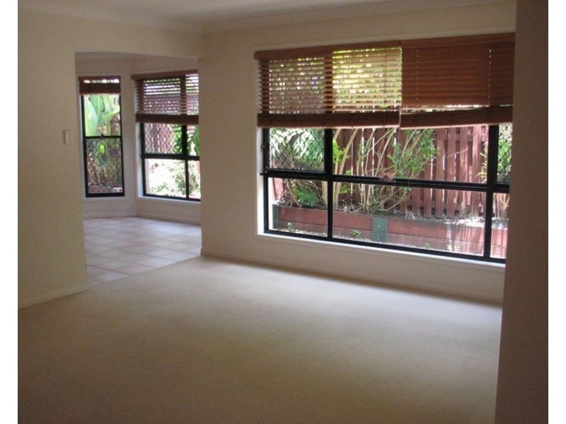 9 Elimbah street, Pacific Pines QLD 4211