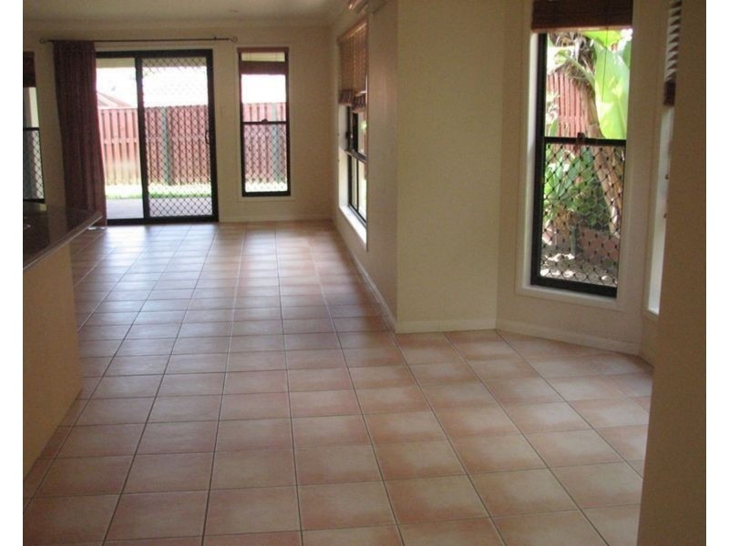 9 Elimbah street, Pacific Pines QLD 4211